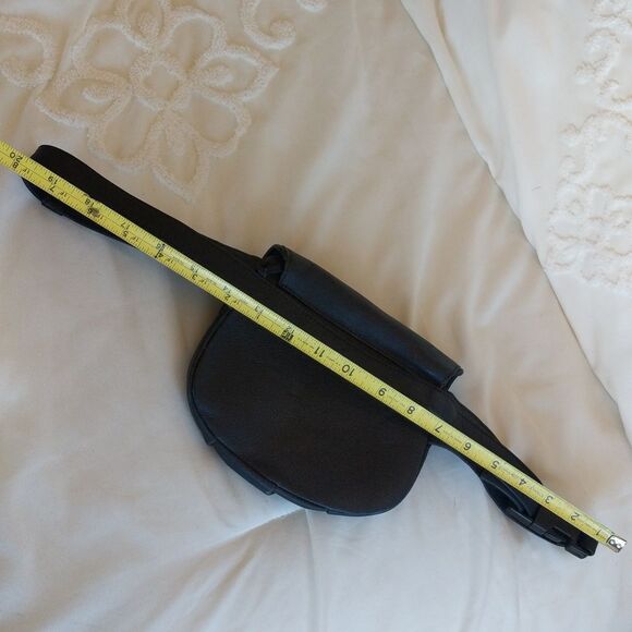 Simon Cross Shoulder/ Belt Bag - Picture 4 of 14